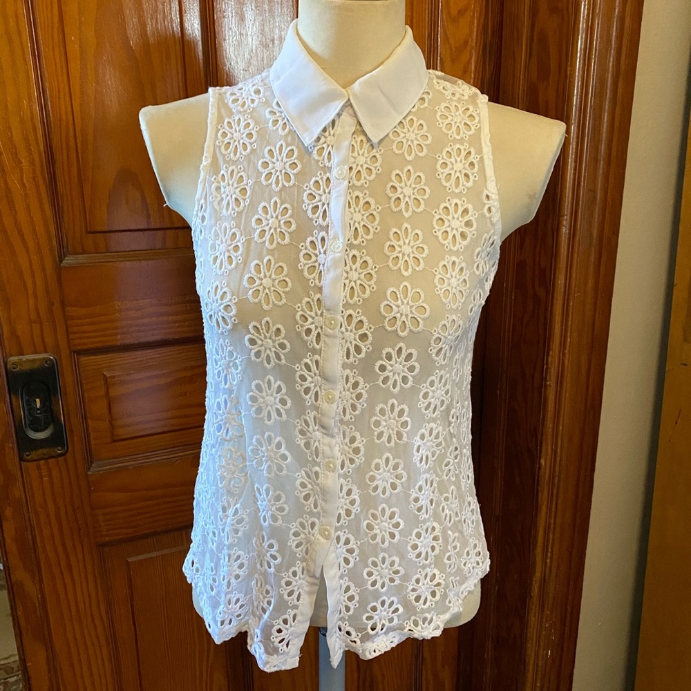 Candie’s Y2K White Floral Sheer Sleeveless Blouse. Size Medium